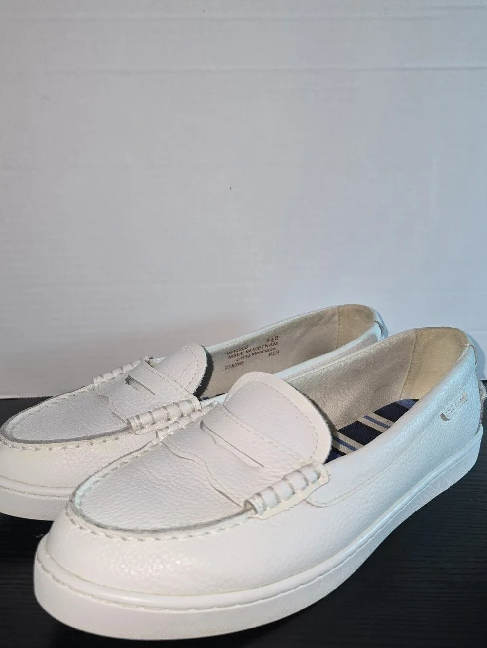Cole Haan Nantucket White Pebbled Leather Penny Loafers Shoes Womens Size 9.5 B - Picture 1 of 9